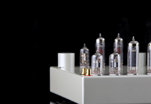 English Acoustics Stereo 21c Porsche Pearl White 04.02.2021 AP017826