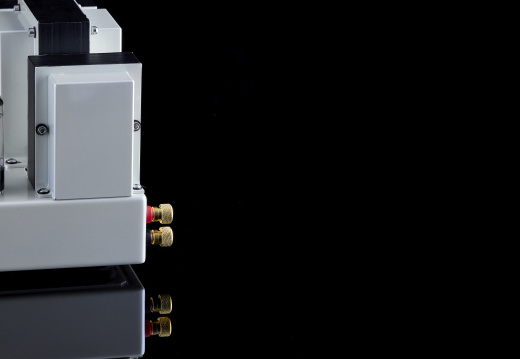 English Acoustics Stereo 21c Porsche Pearl White 04.02.2021 AP017834