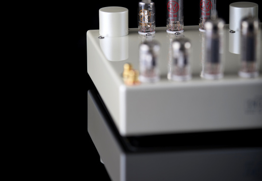 English Acoustics Stereo 21c Porsche Pearl White 04.02.2021 AP017867