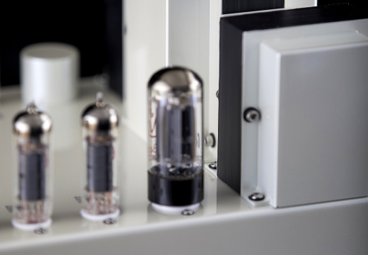 English Acoustics Stereo 21c Porsche Pearl White 04.02.2021 AP017870