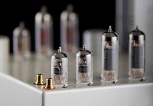 English Acoustics Stereo 21c Porsche Pearl White 04.02.2021 AP017949