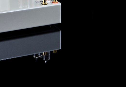English Acoustics Stereo 21c Porsche Pearl White 04.02.2021 AP017967