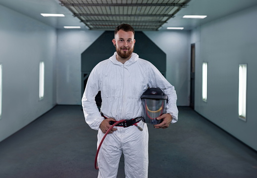 EA Joe in Spraybooth 18.08.23 IMG 8787 16x9 small